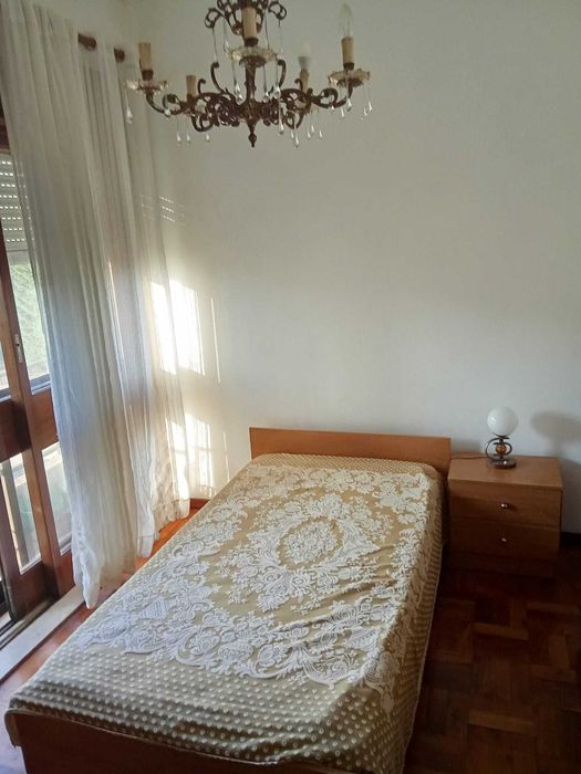 Alugo quarto no porto