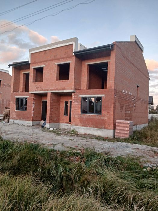 Продаж котеджу Зимна вода.