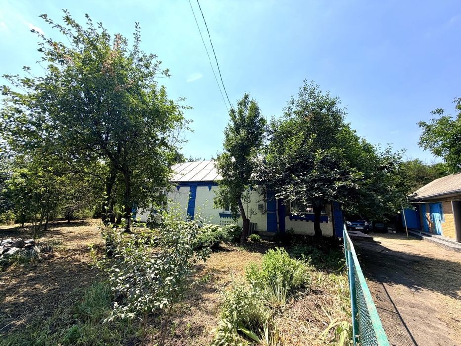 Продається затишний будинок із сучасним ремонтом у с.Ставки