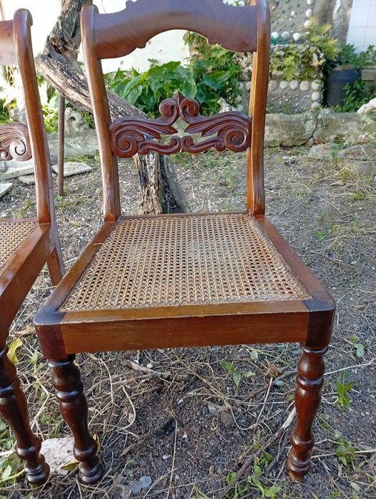 3 cadeiras antigas em palhinha e madeira nobre