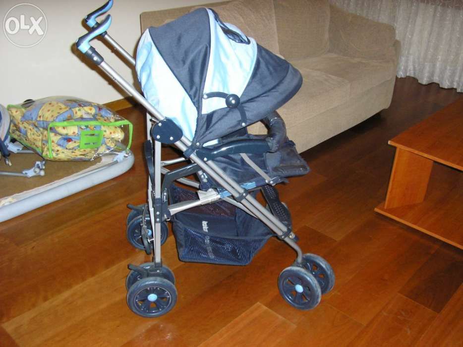 Carrinho de bebé, ovo, mochila e carrinho vermelho