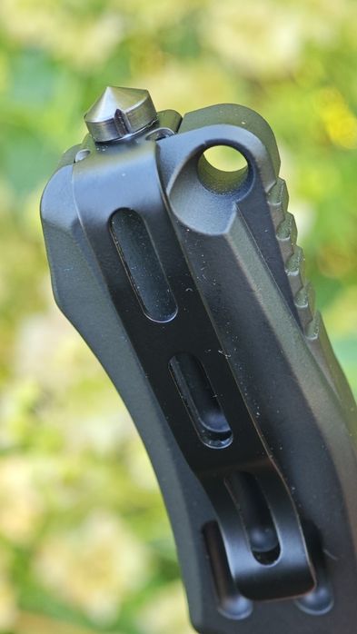 Boker Plus Thunderstorm AUS-8 Satin Black Automatic, рельєфне алюмінієве анодоване руків'я, автомат зі сталлю клинка AUS-8, склобій ,кліпса ,коробка