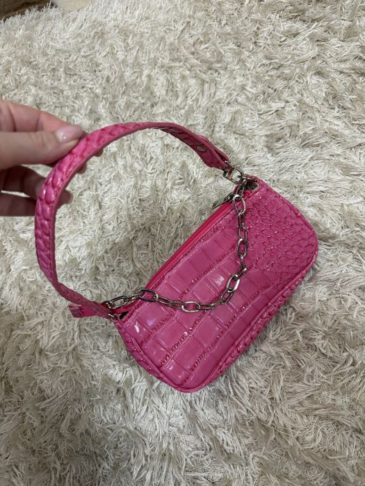 Сумка рожева з ланцюгом