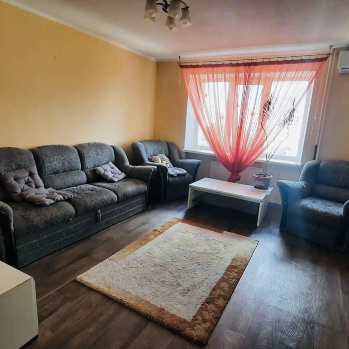 Продам 4-кімнатну квартиру