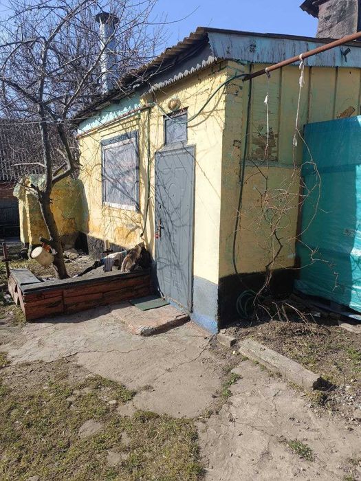 Продаж невеликого будинку біля центрального ринку