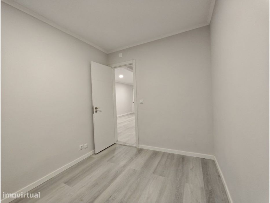 Oportunidade em Benfica! Apartamento T2 Remodelado pronto a habitar...