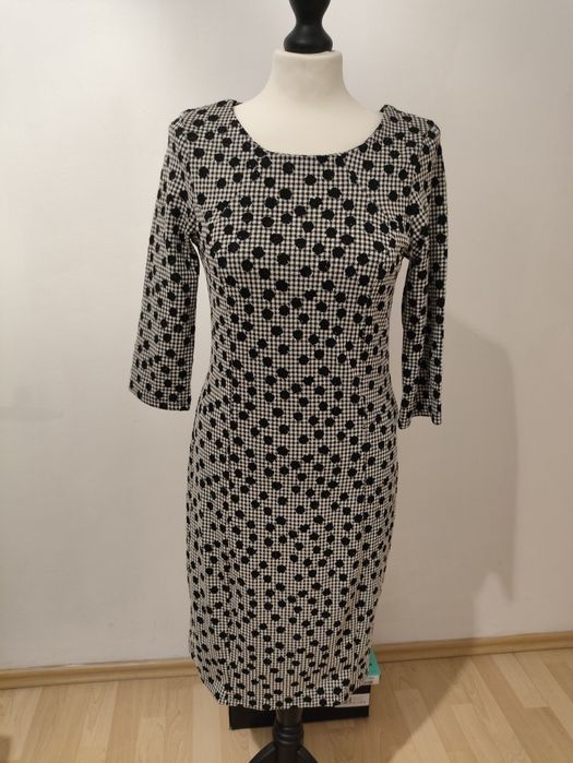 Sukienka długi rękaw róże 38