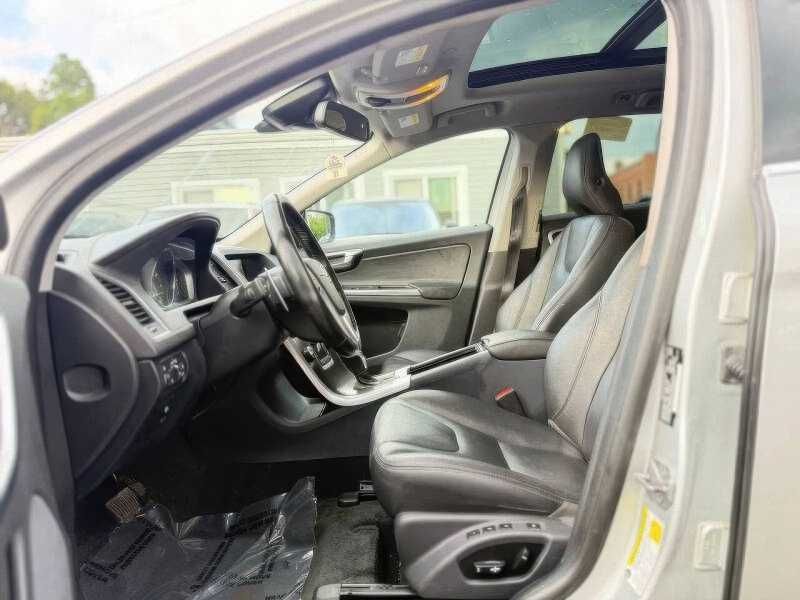 2015 Volvo XC60 T6 Platinum