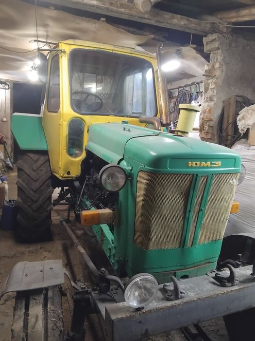 Трактор ЮМЗ в хорошому стані