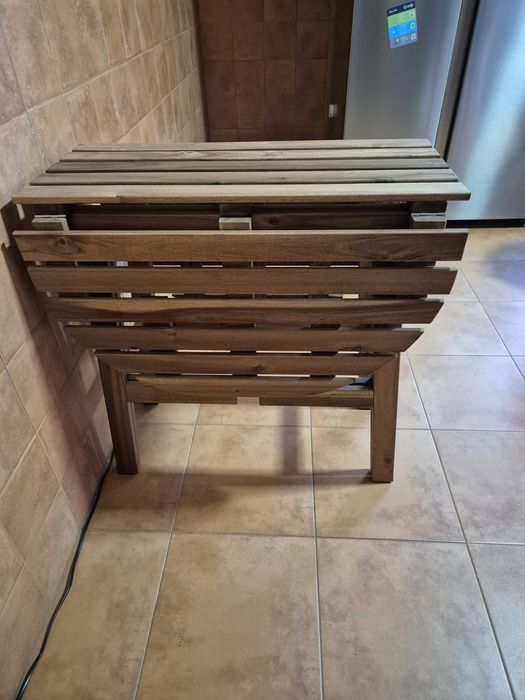 Conjunto de mesa + 2 cadeiras em madeira – ótimo estado