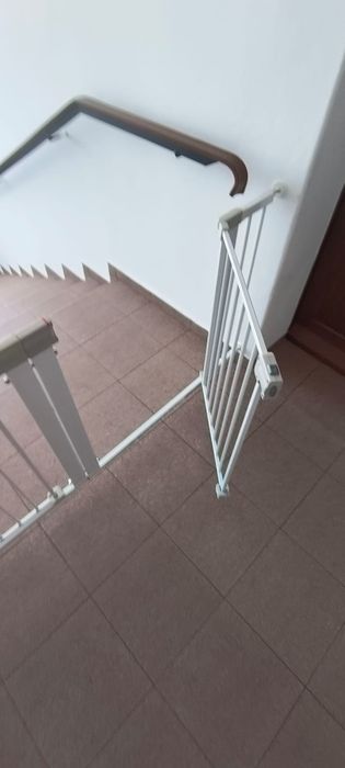 Barierka zabezpieczająca na schody. Duża podwojna 200 cm