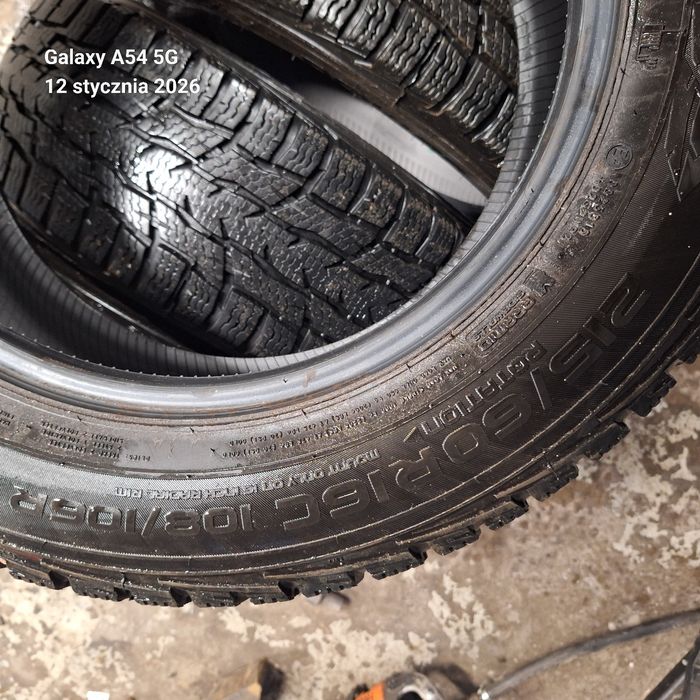 215/60R16C Nokian Cr3