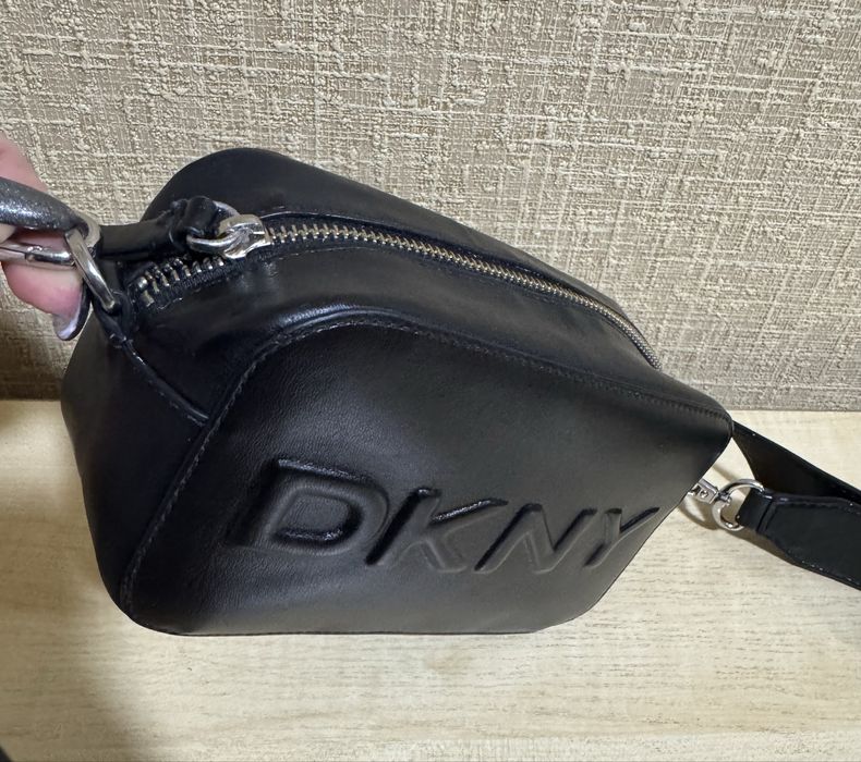Сумка-кроссбоди DKNY