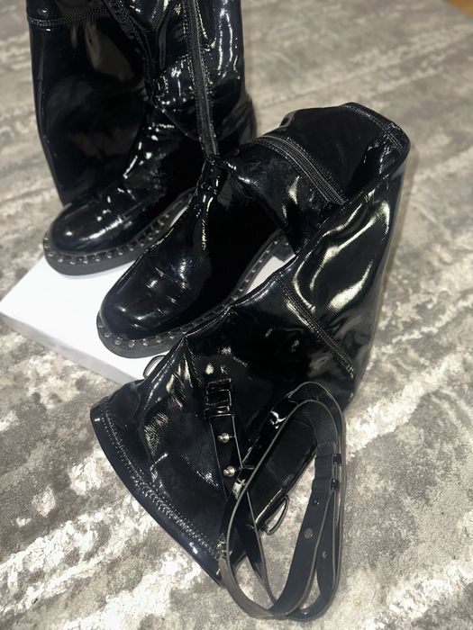 Лакові ботфорди 40 розмір (маломірять)  я ношу 39. Шикарні!