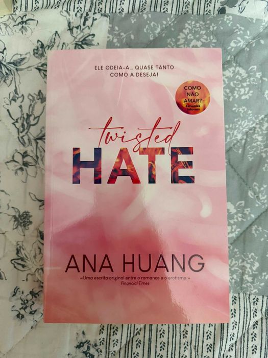 Livro "Twisted Hate"