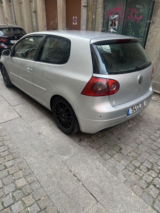 VW Golf em Excelente Estado | Revisão Recente tem repro