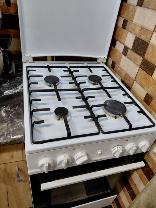 Продам газовую плиту