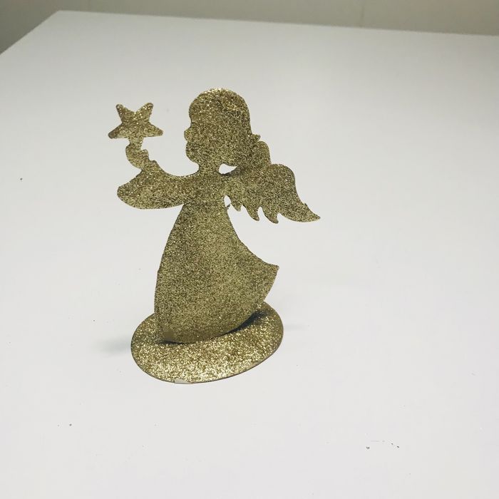 Anjo dourado em metal