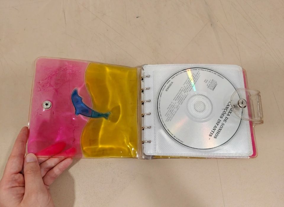 Estojo/ Porta CDs com argolas - capacidade para 24 CDs