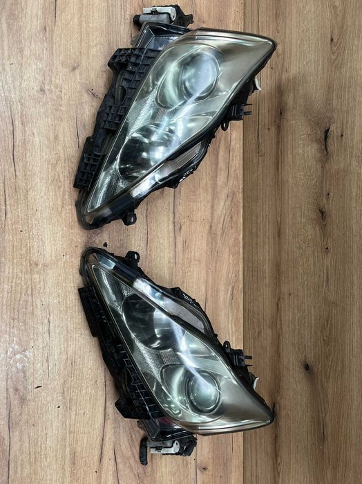 Lampa/reflektor przedni lewy prawy Lexus IS220 Xenon