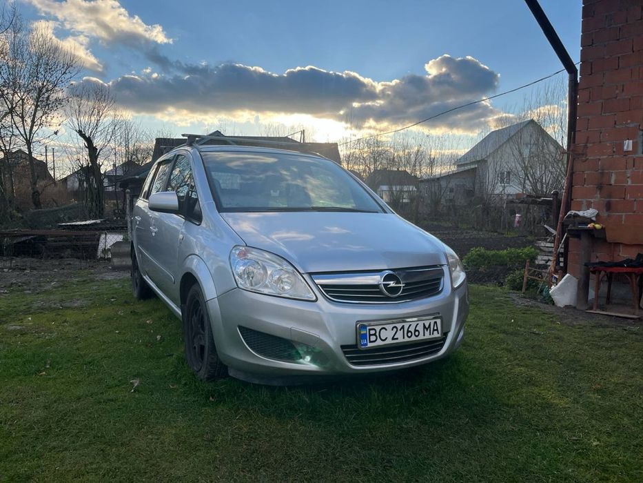 Продаю авто опель Zafira 2010р.
