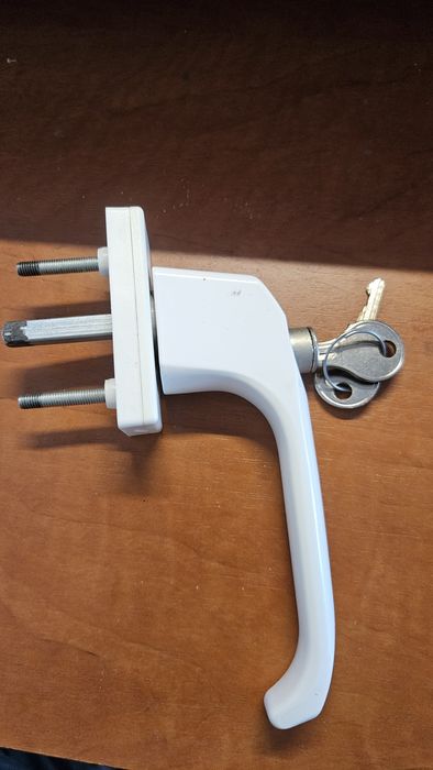 Klamka do okna z kluczykiem biała