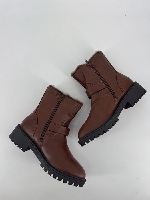 Botki kozaki z futerkiem brązowe z klamra za kostkę na jesień zimę 37