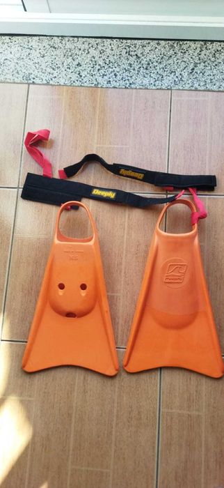 Deeply, pés de pato, bodyboard, snowboard, leash, surf, barbatanas