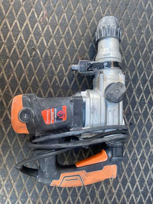 Електроінструмент.