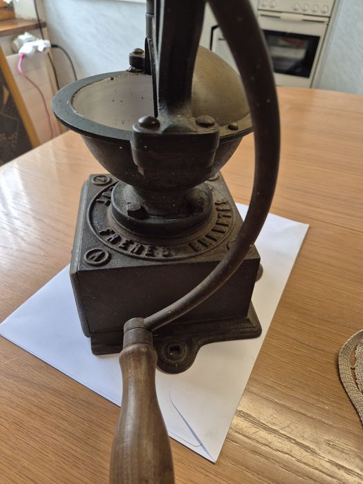 Moinho de café antigo Peogeot N1