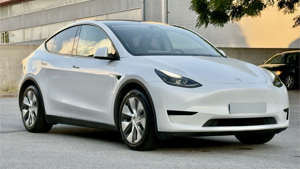 Tesla Model Y  Standard RWD 300cv - Iva dedutivel