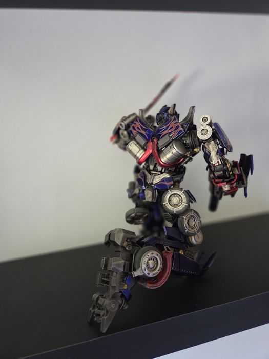Optimus Prime Revenge of the Fallen DLX Threezero