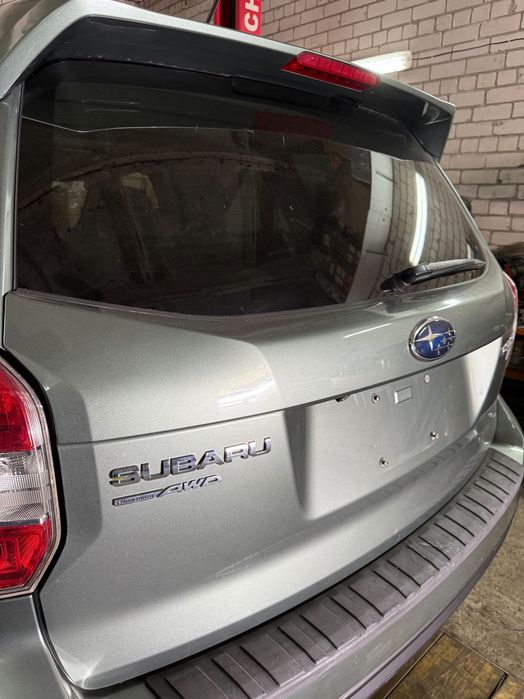 Крышка багажника Ляда Subaru Forester Скло 2014 2015 2016 Спойлер