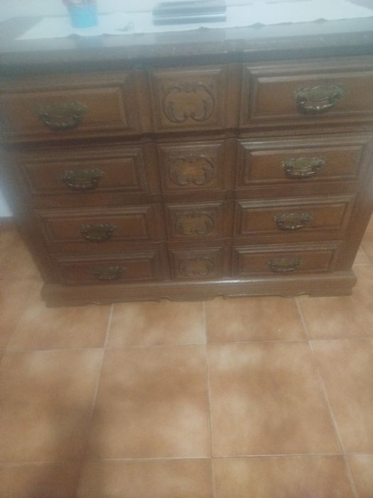 Moveis usados! 2 cómodas com quatro gavetas e dois roupeiros.