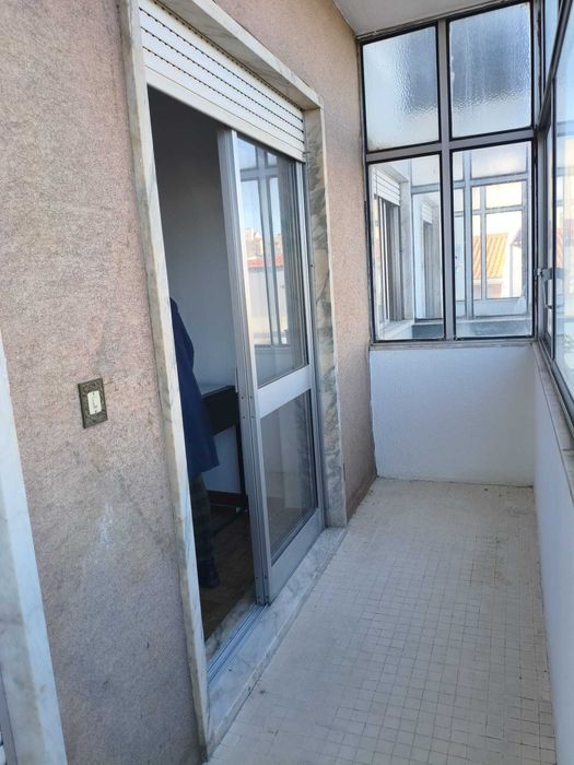 Quarto grande em zona sossegada, centro Lisboa