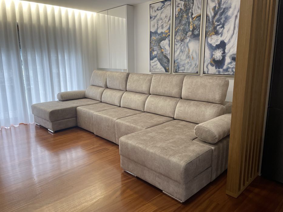 Sofá grande com duas cheise longue.