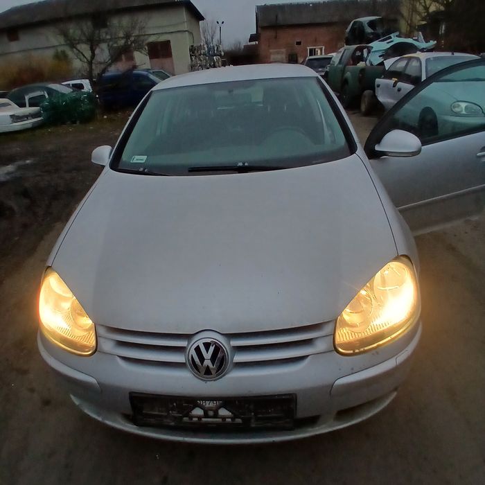 Volkswagen Golf 5 • 2005 рік • 1.6 бензин • 6-ступка • Розбір на запча