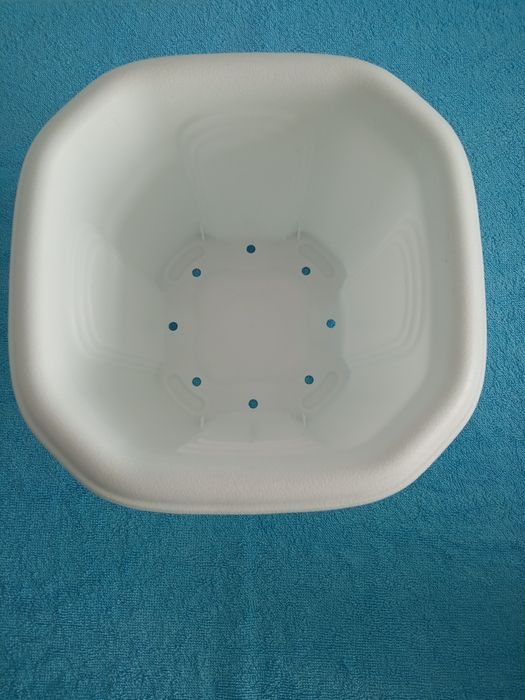 3 vasos para plantas de porte pequeno/médio 2preto+1branco