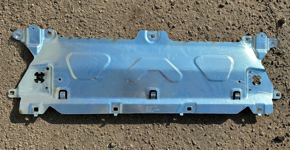 BMW X3 G01 X4 G02 Верхня накладка радіаторів бляха 51647400110