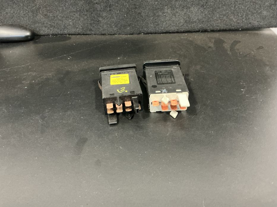BOTEOS DE 4 PISCAS  AUDI3/A4  GOLF 4 PASSAST