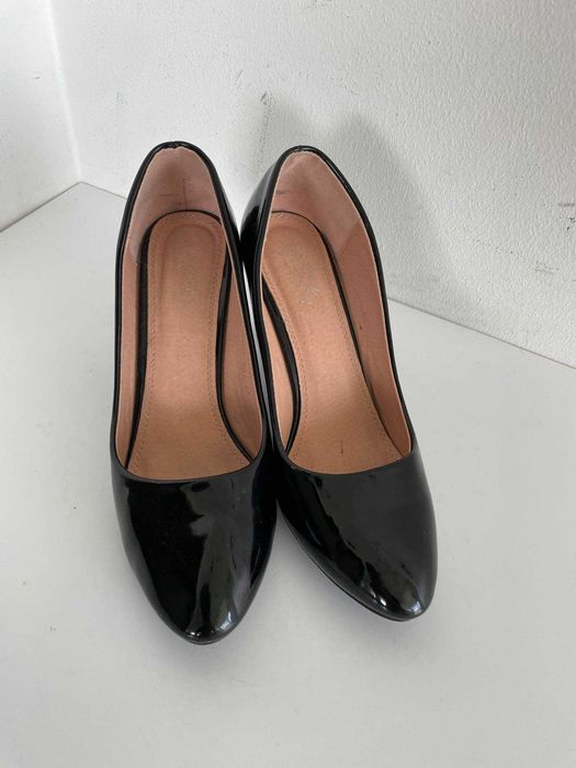 small swan buty czarne szpili lakierowane 38