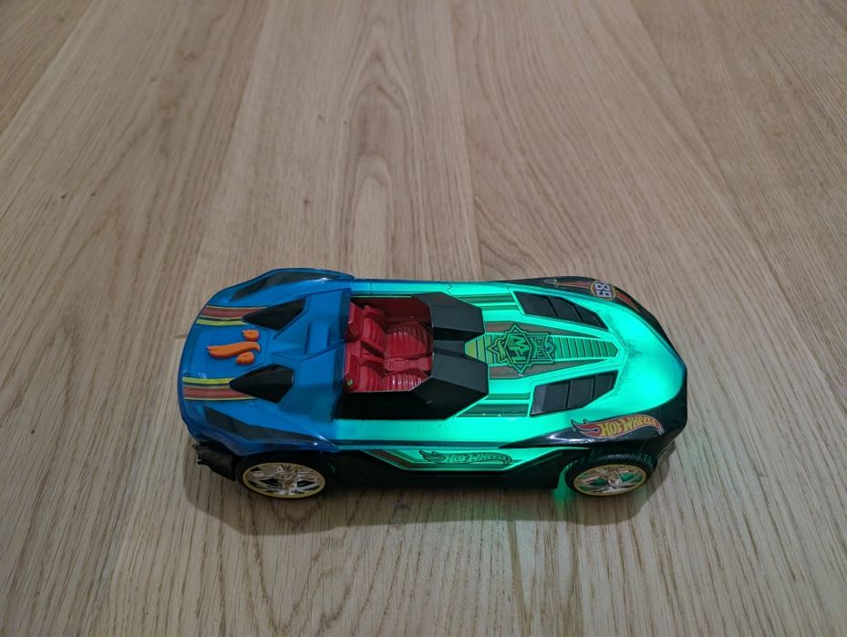 Zabawka samochód Hotwheels dla dziecka