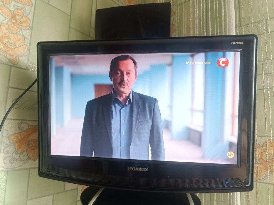 Телевізор, тримач, антена, приставка Т2