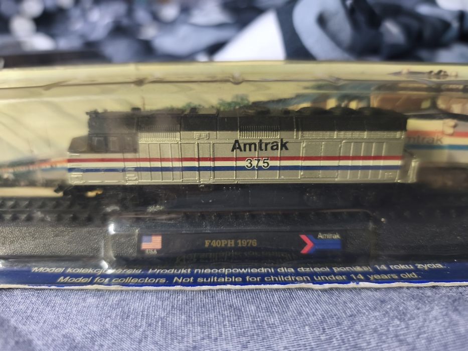 Model kolekcjonerski - F40PH-Lokomotywa pociąg Amer com