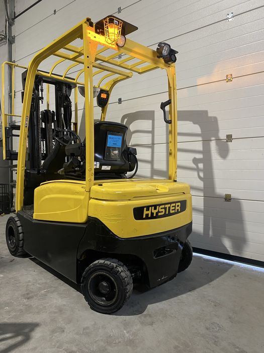Empilhador Hyster 1800kg eletrico