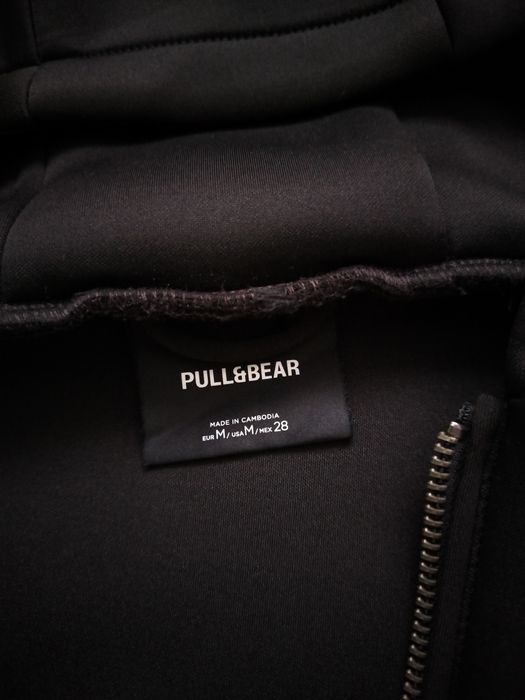 Чорне зіп-худі Pull&Bear