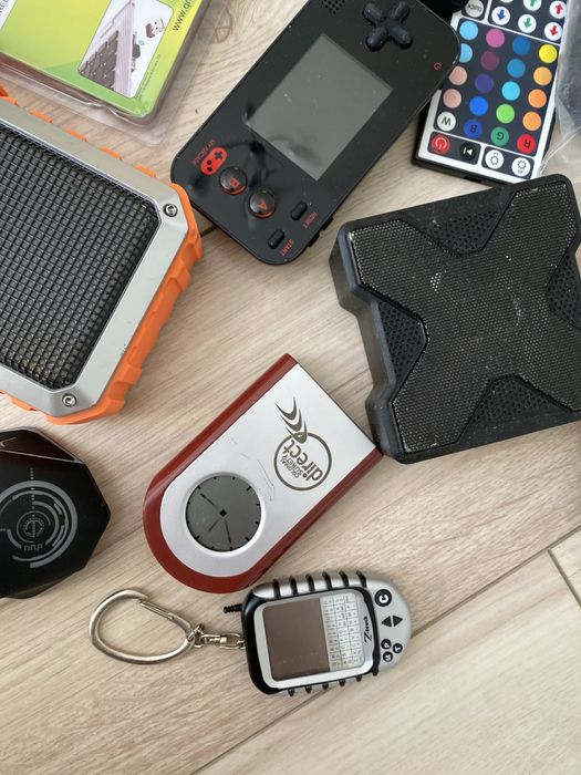 Лот пульти, камери колонки, кабелі, мишки