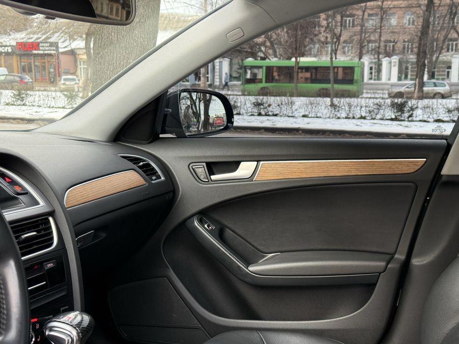 Audi a4 2013рік, 2.0 бензин, повний привід