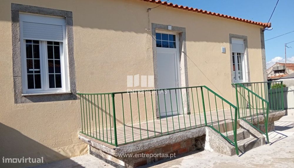 Venda de Moradia V3 em remodelação, Darque, Viana do Castelo