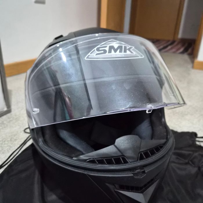 Capacete preto SMK